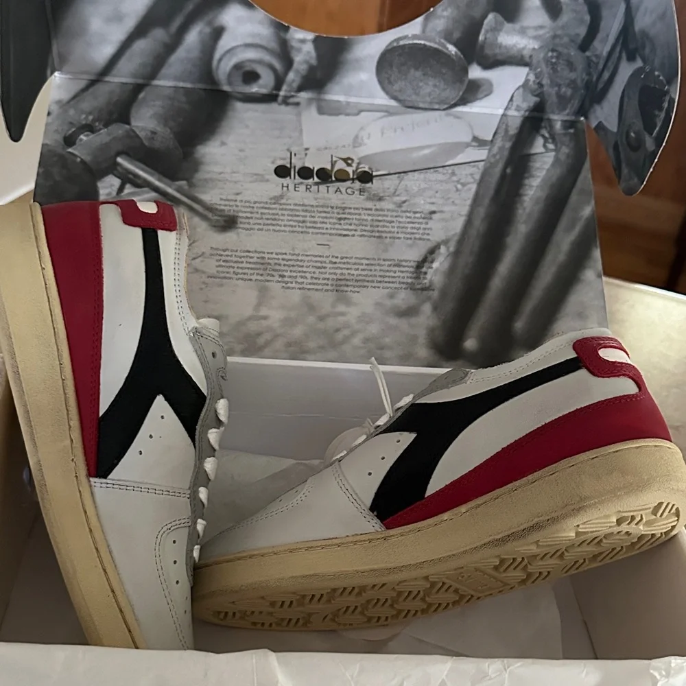 Diadora Heritage Men's White, Red, and Black Sneakers